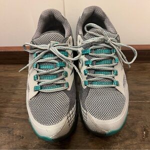 Merrell Women's All Out Charge trail running shoes. Light grey/dynasty green